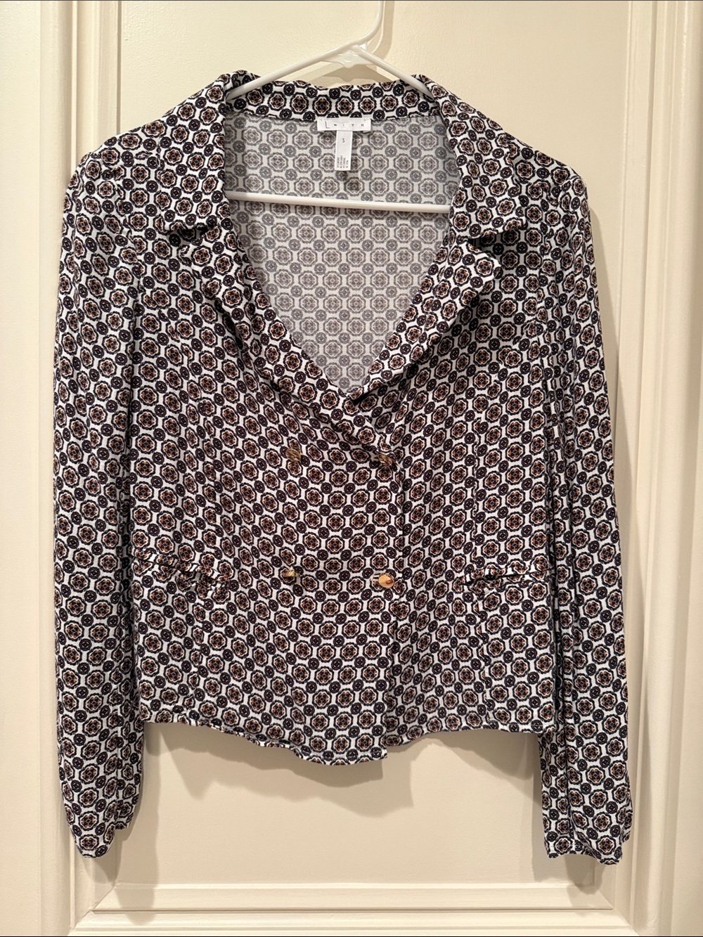 Leith Black, White & Brown Geometric Medallion Button-Front Blouse